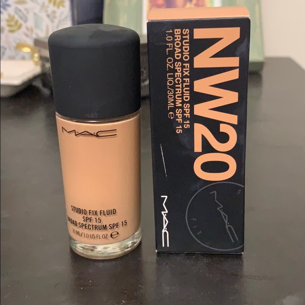 MAC Cosmetics Studio Fix Fluid Shade NW20